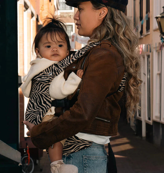 Instrukcje – Noszenie z przodu: twarzą do wewnątrz