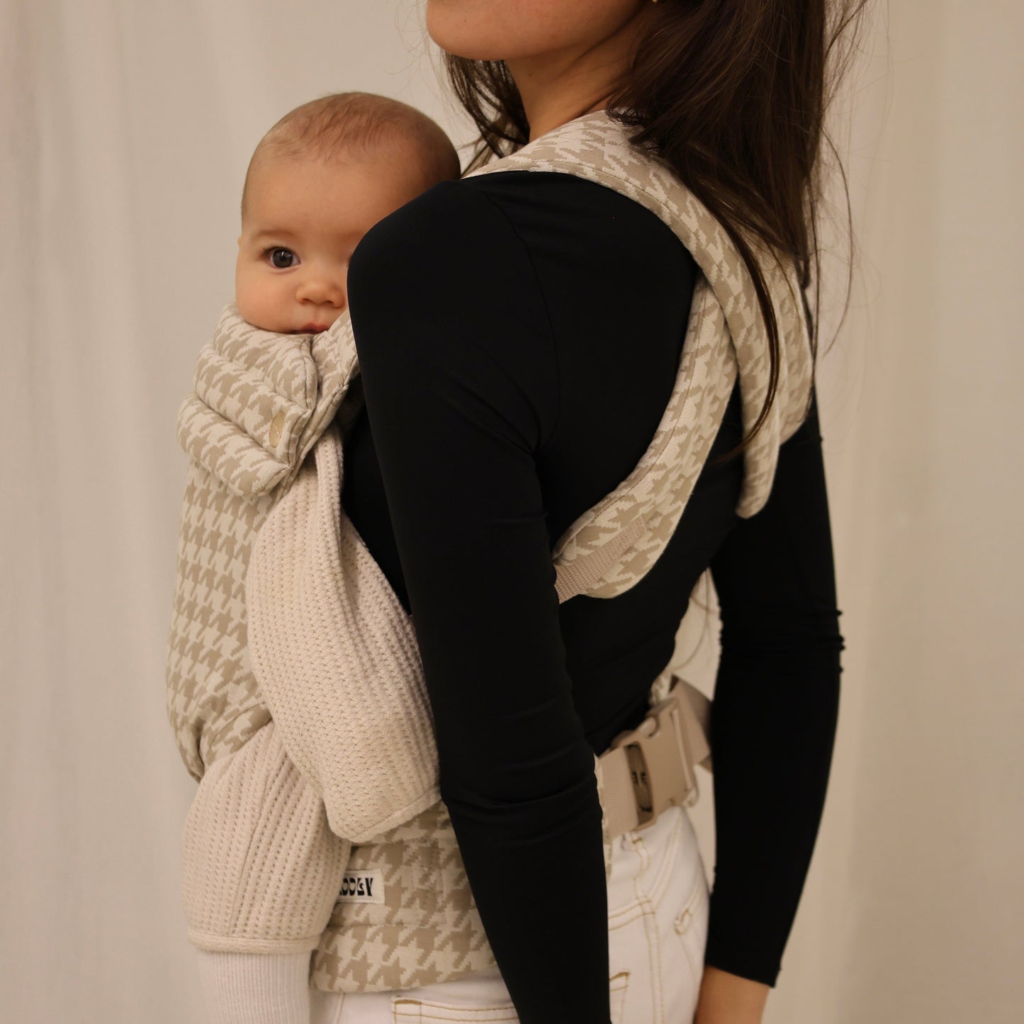 Baby carrier - Beige with houndstooth pattern