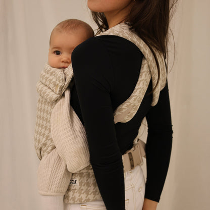 Baby carrier - Beige with houndstooth pattern